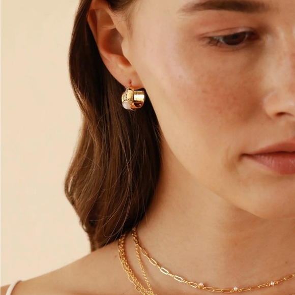 Leeada 14K Gold Reign Chunky Hoops Earrings NWOT - Picture 2 of 4